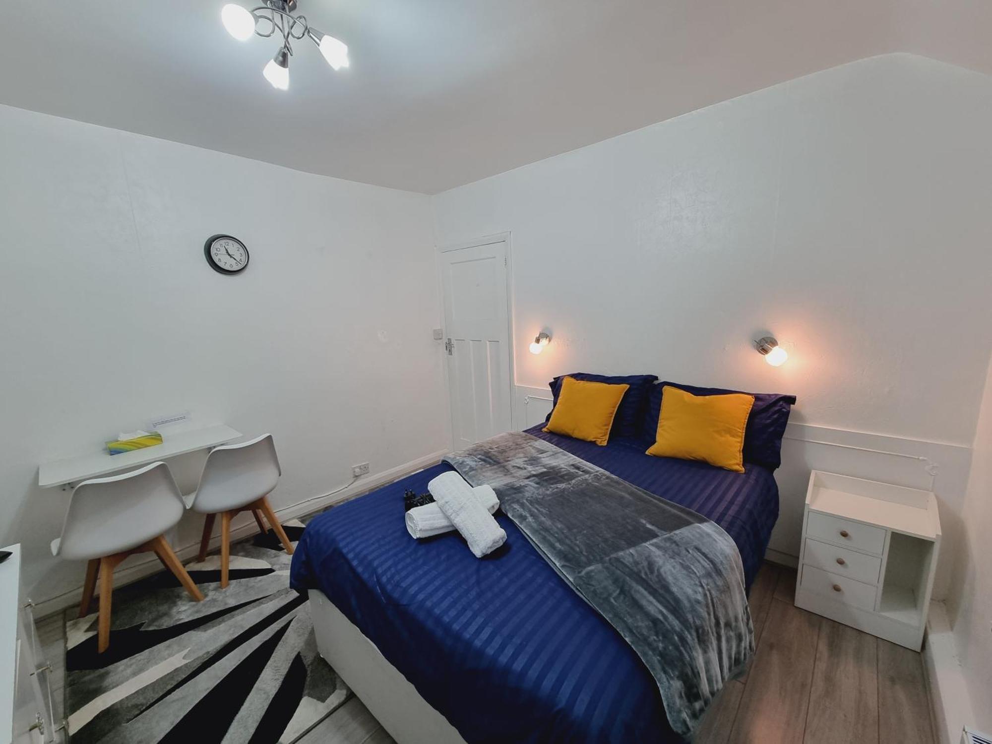 Luxury Double Bed With Private Bathroom, Netflix, Work Space And Wifi Leeds  Exterior foto